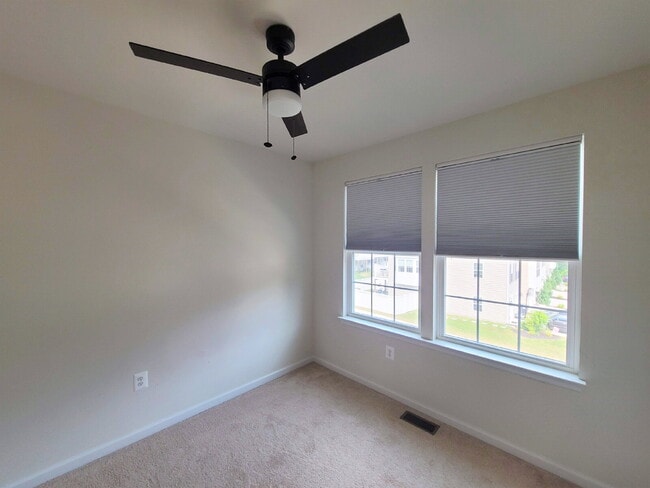 Building Photo - 3-Story Townhouse with Attached Garage in ...