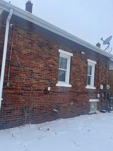 Building Photo - 15410 Tracey St