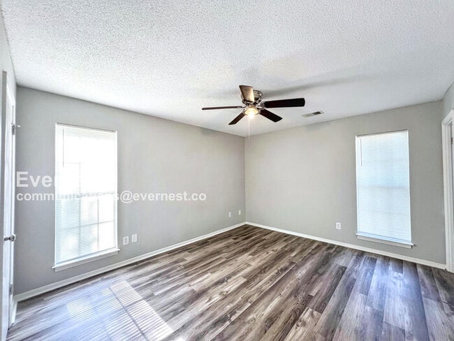 Building Photo - 6205 Somerset Cove