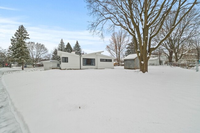 Building Photo - 246 Miller Ave