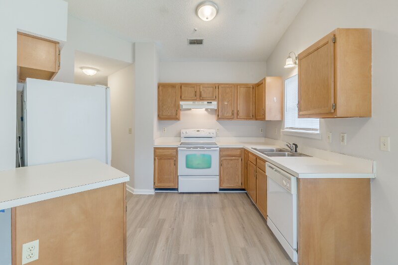 Building Photo - 4172 Davie Ct