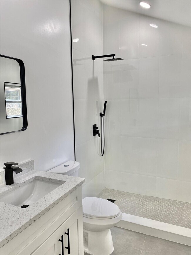 Building Photo - 426 S L St