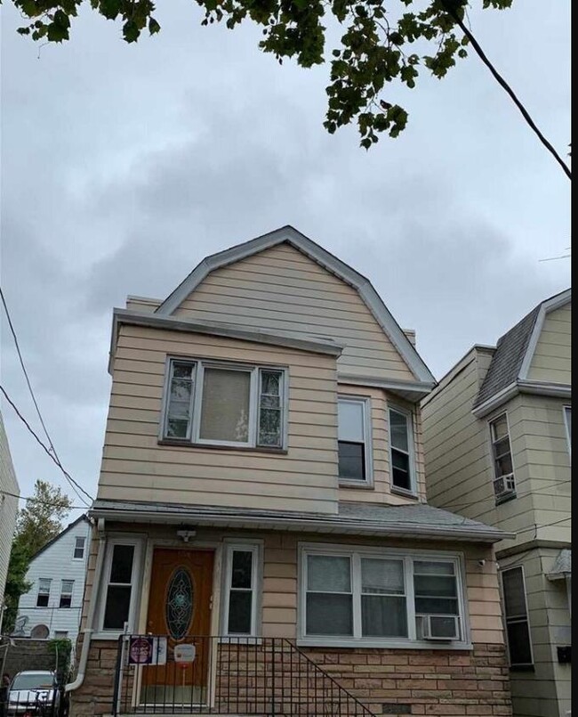 Building Photo - 364 WOODLAWN Ave