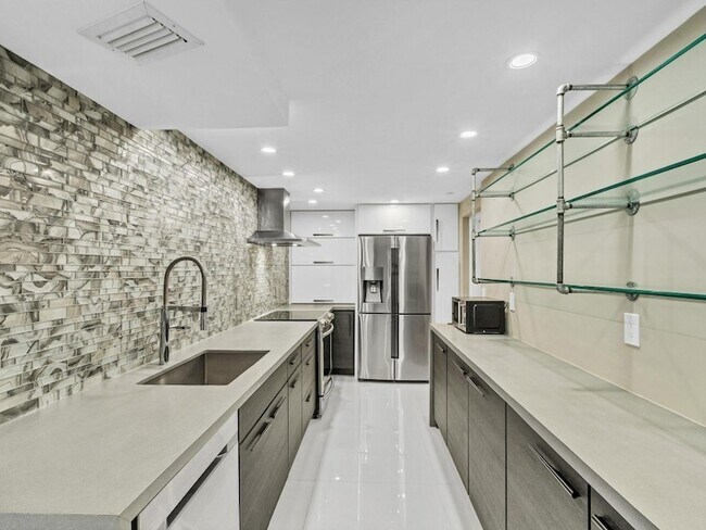 Building Photo - 1151 N Fort Lauderdale Beach Blvd