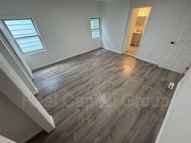 Building Photo - 117-119 Odell St