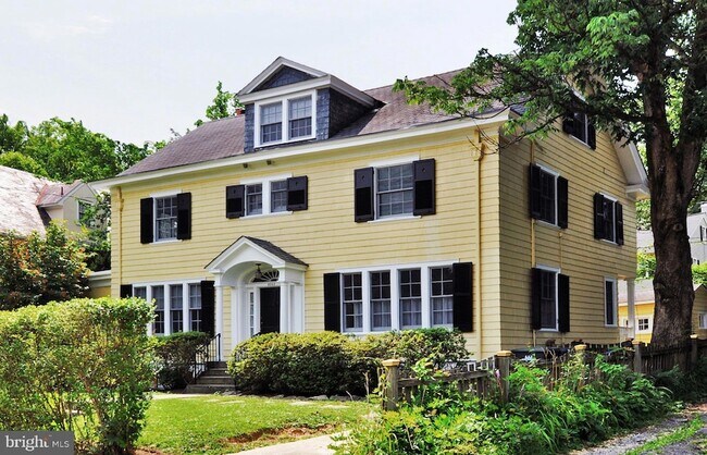 Primary Photo - 3752 Kanawha St NW