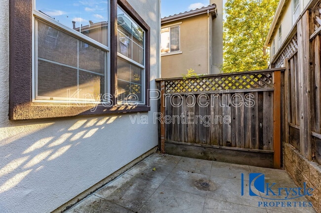 Building Photo - 6335 Newhaven Ln