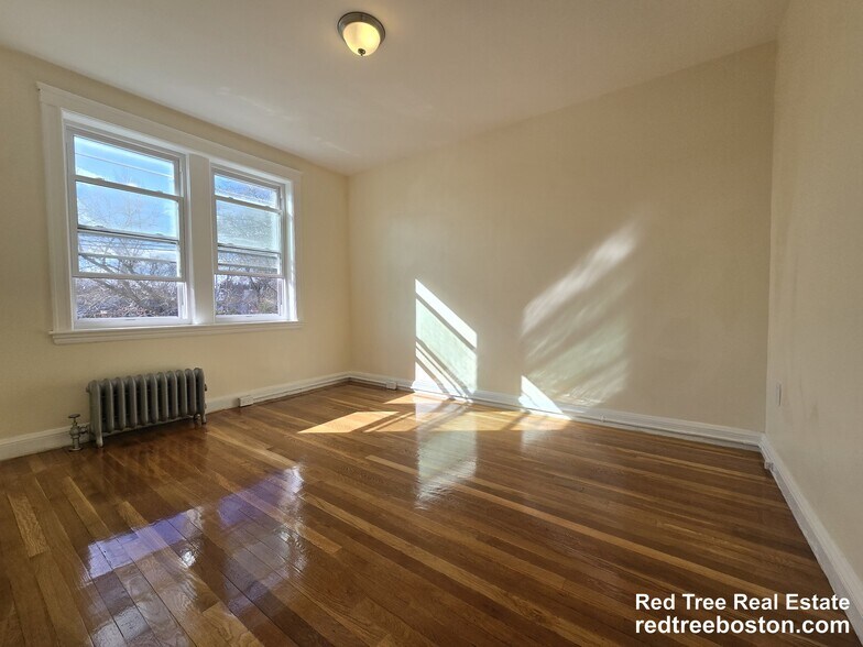 Building Photo - 183 Kent St