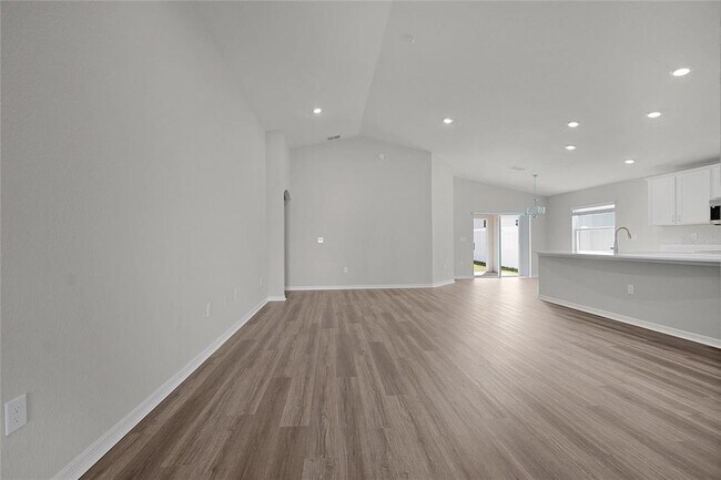 Building Photo - 1460 Fleur Dr