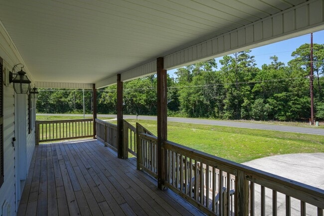 Building Photo - Charming 3-Bedroom Home with Coastal Count...