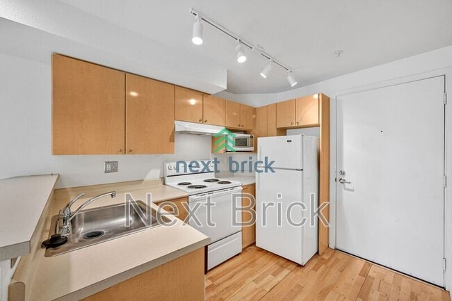 Building Photo - 425 Vine St