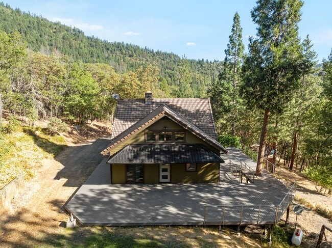 Building Photo - 1801 Wagon Trail Dr