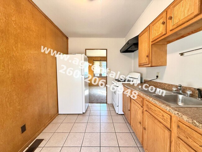 Building Photo - 2 Bedroom House