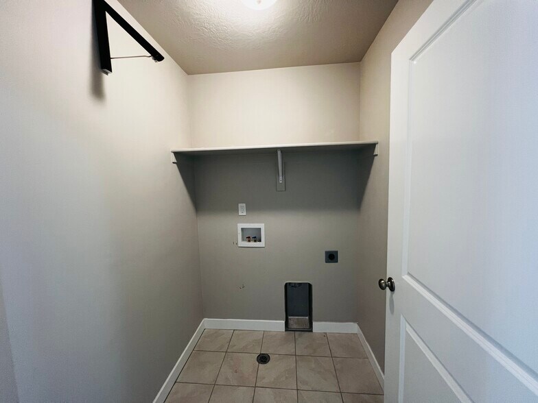 Building Photo - 15194 S Tack Way