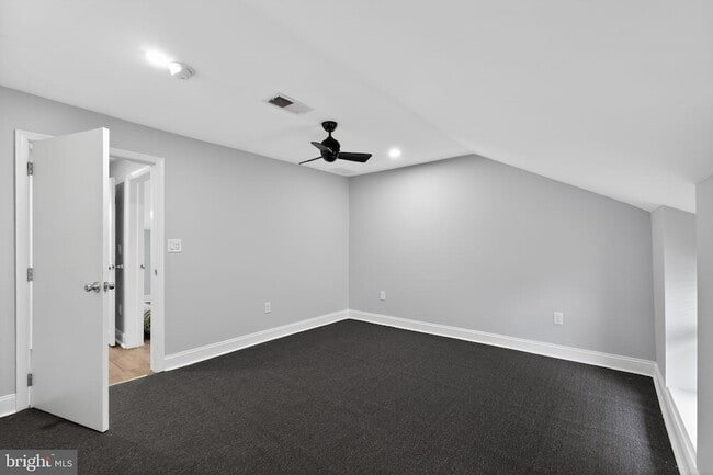 Building Photo - 4670 Umbria St