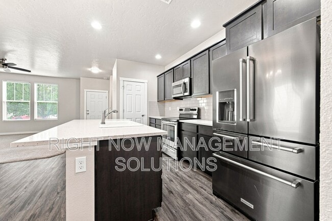 Building Photo - 10043 W Campville St