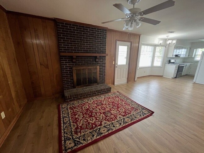 Building Photo - Recently updated 3 bedroom 2 bath home in King Grants