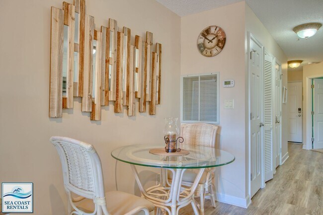 Building Photo - FULLY FURNISHED OFF-SEASON RENTAL AVAILABLE NOW THROUGH MID-MAY