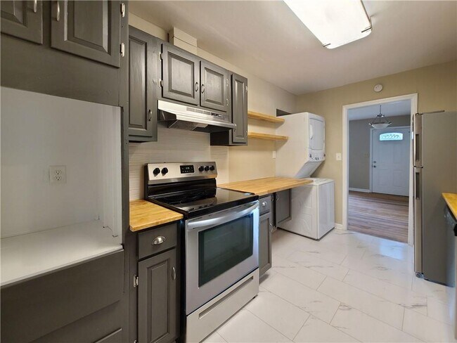 Building Photo - 3225 Forrest Hills Dr SW