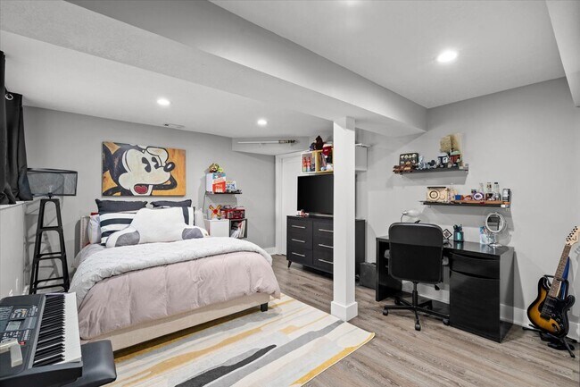 Building Photo - 9004 W 148th St