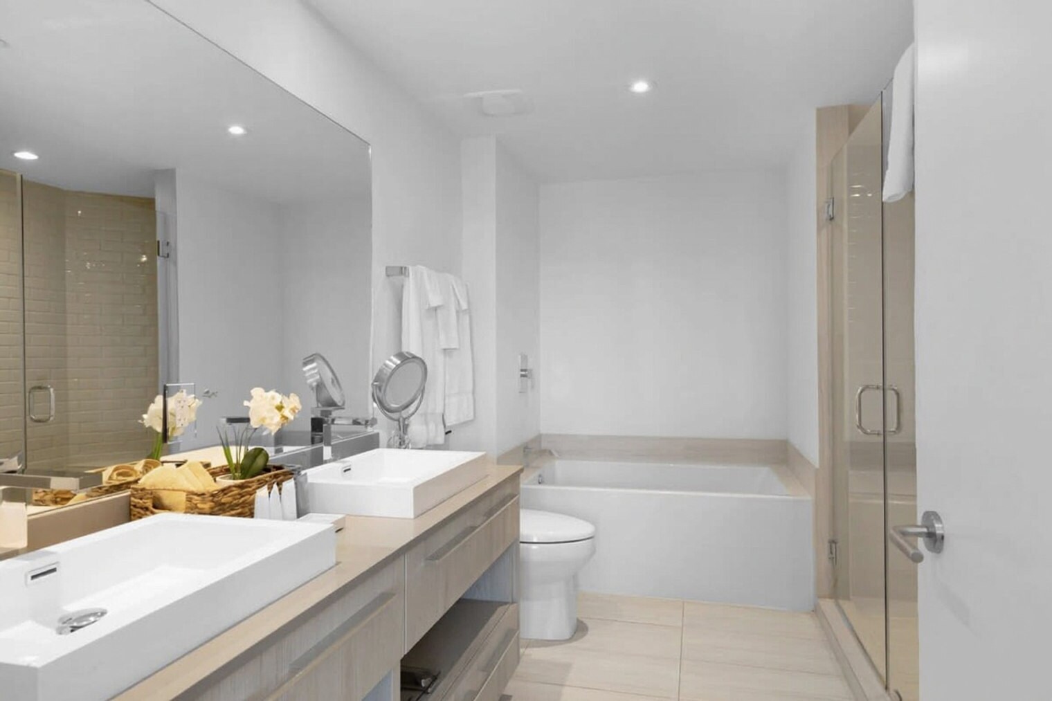 Building Photo - 4010 S Ocean Dr