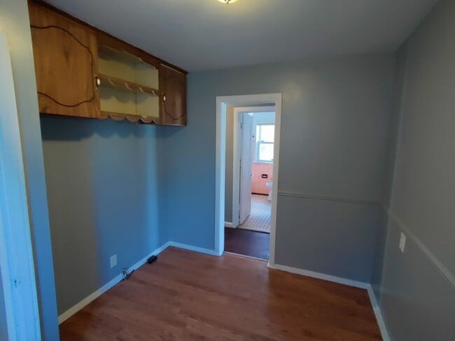 Building Photo - 3 bedroom 1 bath bungalow now available! -...