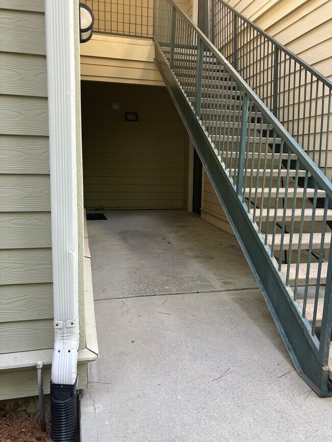 Building Photo - 2 BR / 2 BA @ The Legends