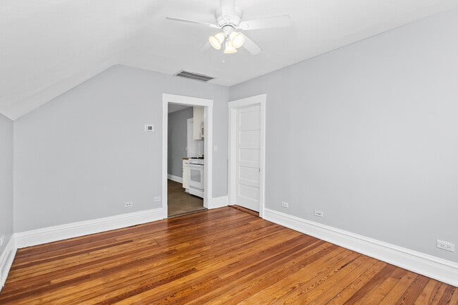 Building Photo - 1116 Darrow Ave