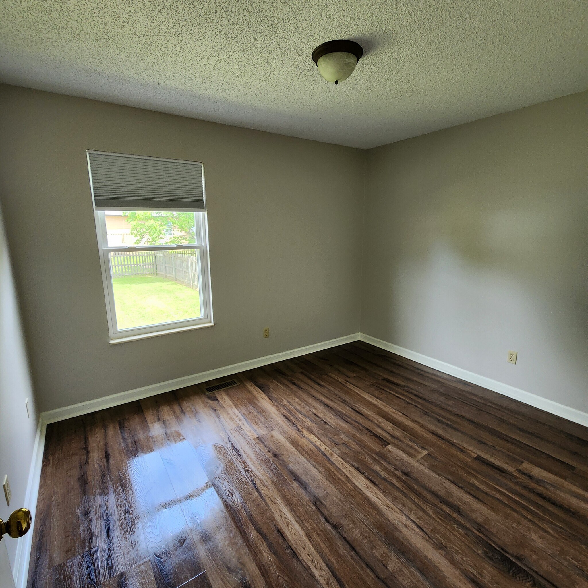 Building Photo - 2036 Merle Ln