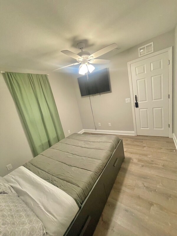 Building Photo - 1124 N Stella Ave