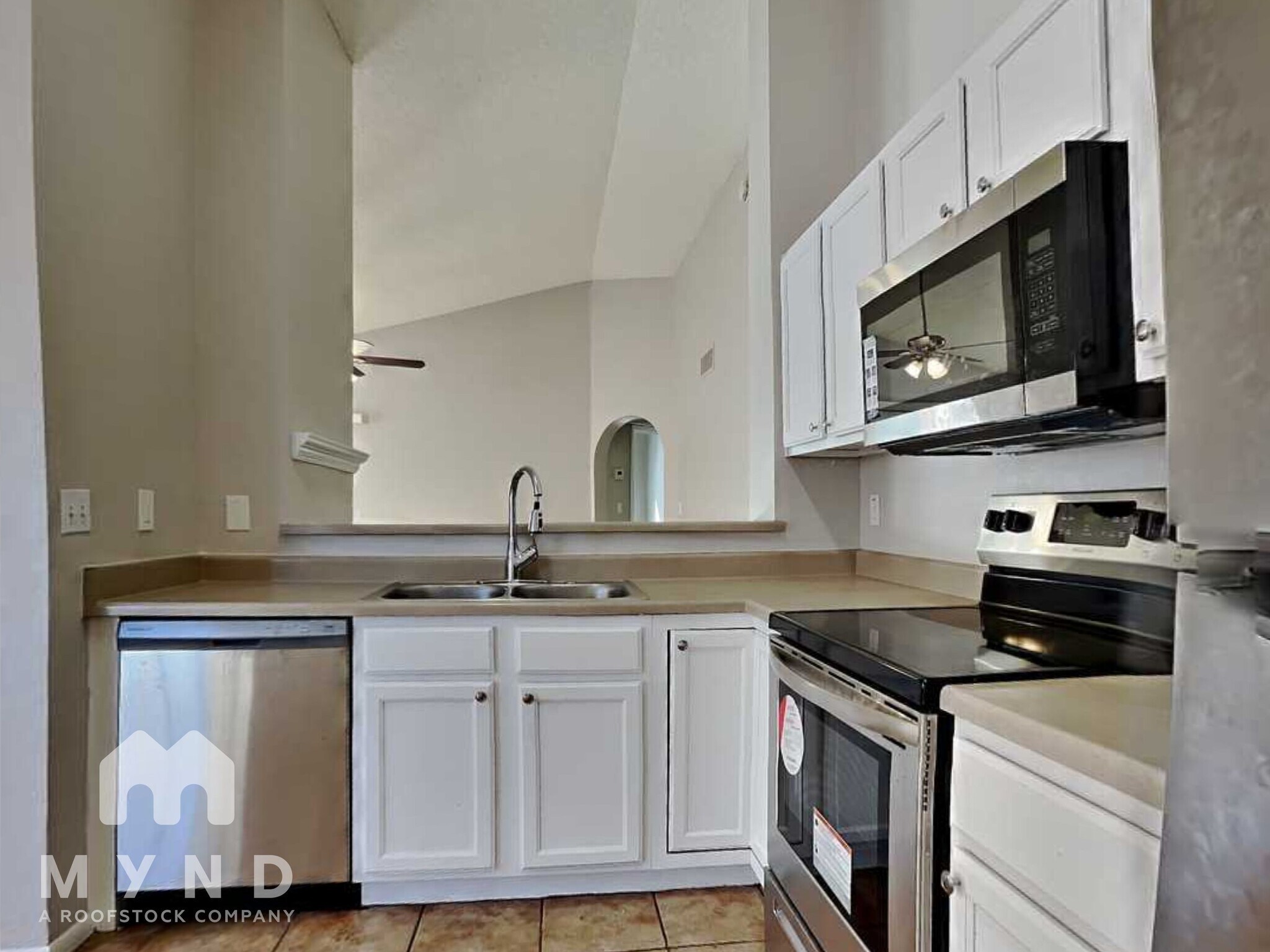 Building Photo - 8913 W Fairmount Ave