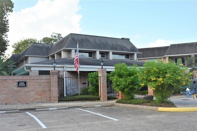 Building Photo - 2238 S Piney Point Rd