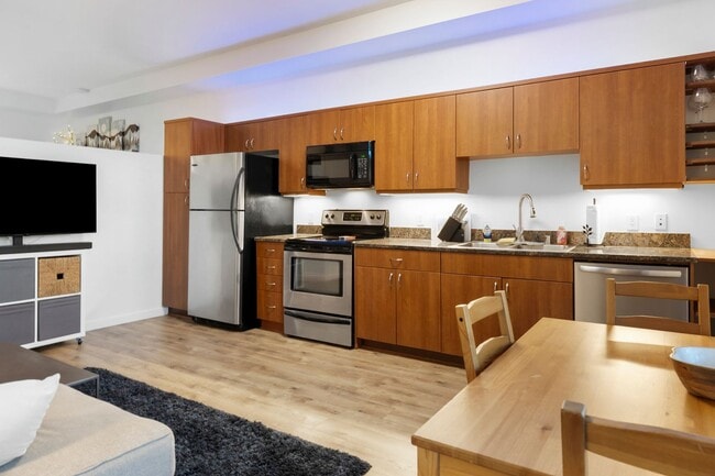 Building Photo - April Move-in Special $500 off Rent - Downtown Cortez Hill Junior Studio | Pool, Parking & Modern...