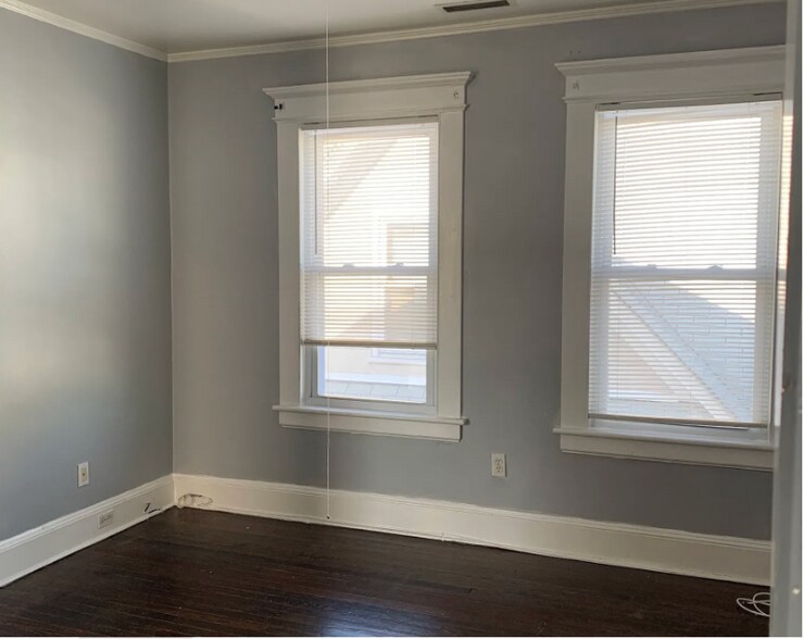 Building Photo - 765 Brewster St