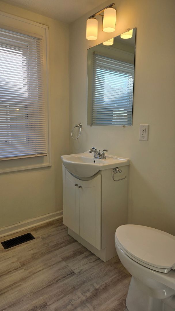 Building Photo - Fully Remodeled Historic Garfield Park Cha...