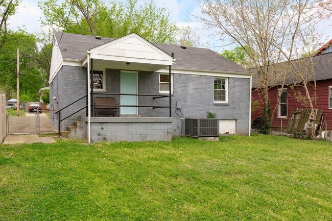 Building Photo - 1025 N 6th St