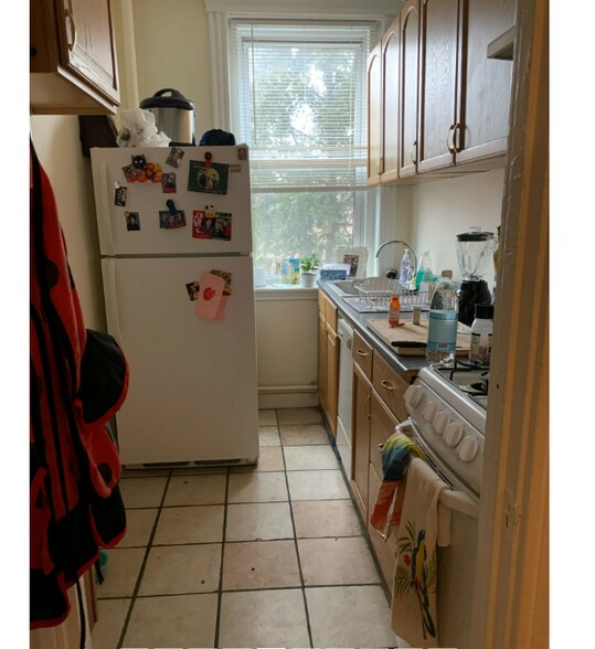 Building Photo - 382 Riverway St