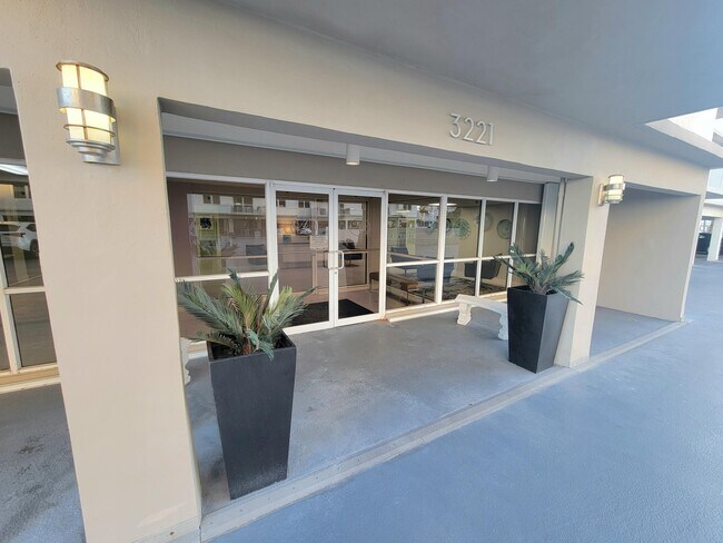 Building Photo - 3221 S Ocean Blvd