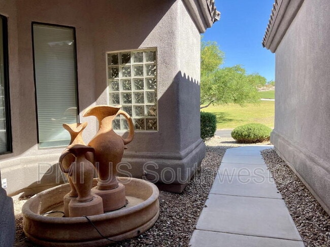 Building Photo - 2928 Esmerelda Dr