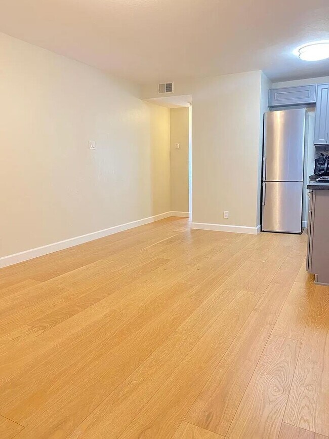 Building Photo - 1491 Chestnut St