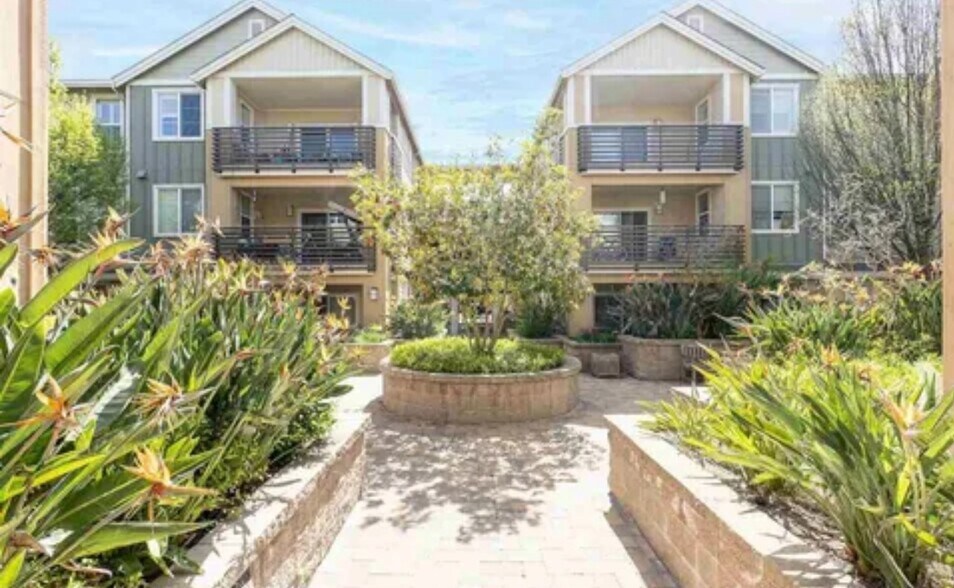 Building Photo - 4463 Hyde Cmn