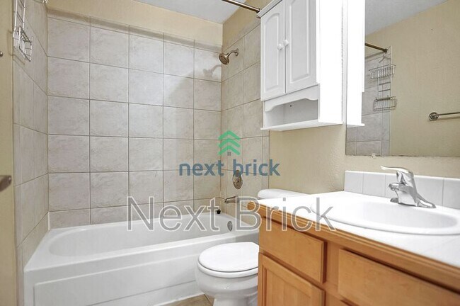 Building Photo - 1138 N 198th St