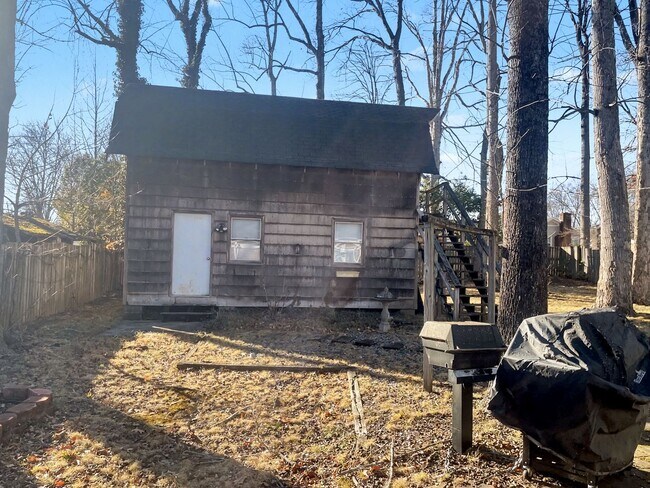 Building Photo - Charming Brick Ranch Home in Woodlea Acres