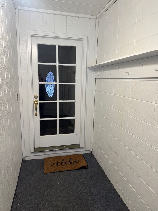 Building Photo - Stunning 2 bedroom townhouse