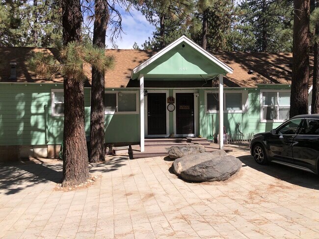 Building Photo - 1083 Pine Grove Ave