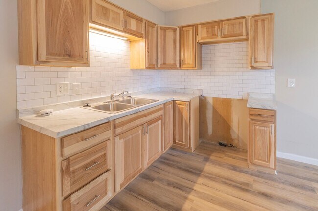 Building Photo - 3711 Weymeyer Dr