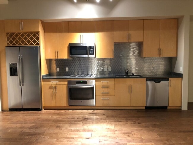 Building Photo - Gorgeous Juhl Loft Unit For Lease