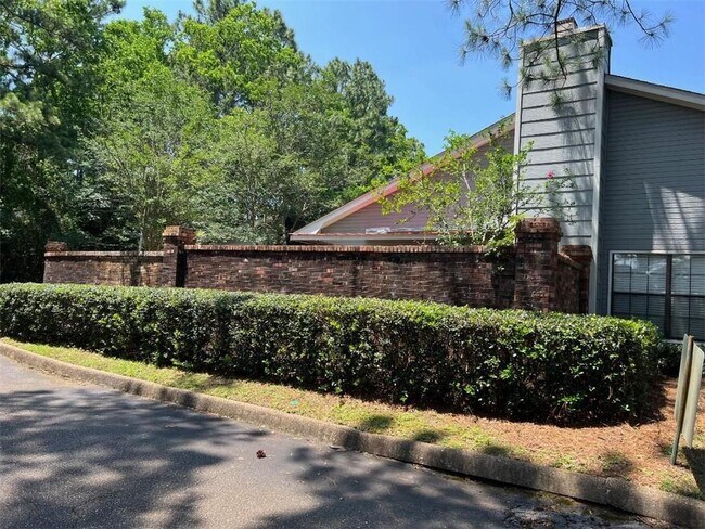 Building Photo - 5900 Grelot Rd