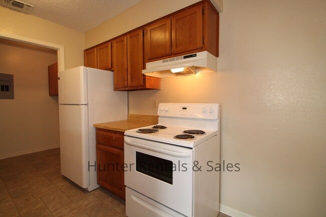 Building Photo - Rent Me Now!