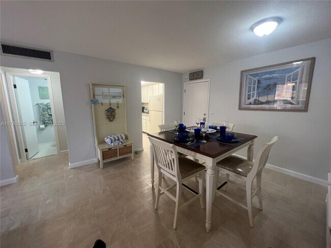 Building Photo - 125 S Ocean Ave